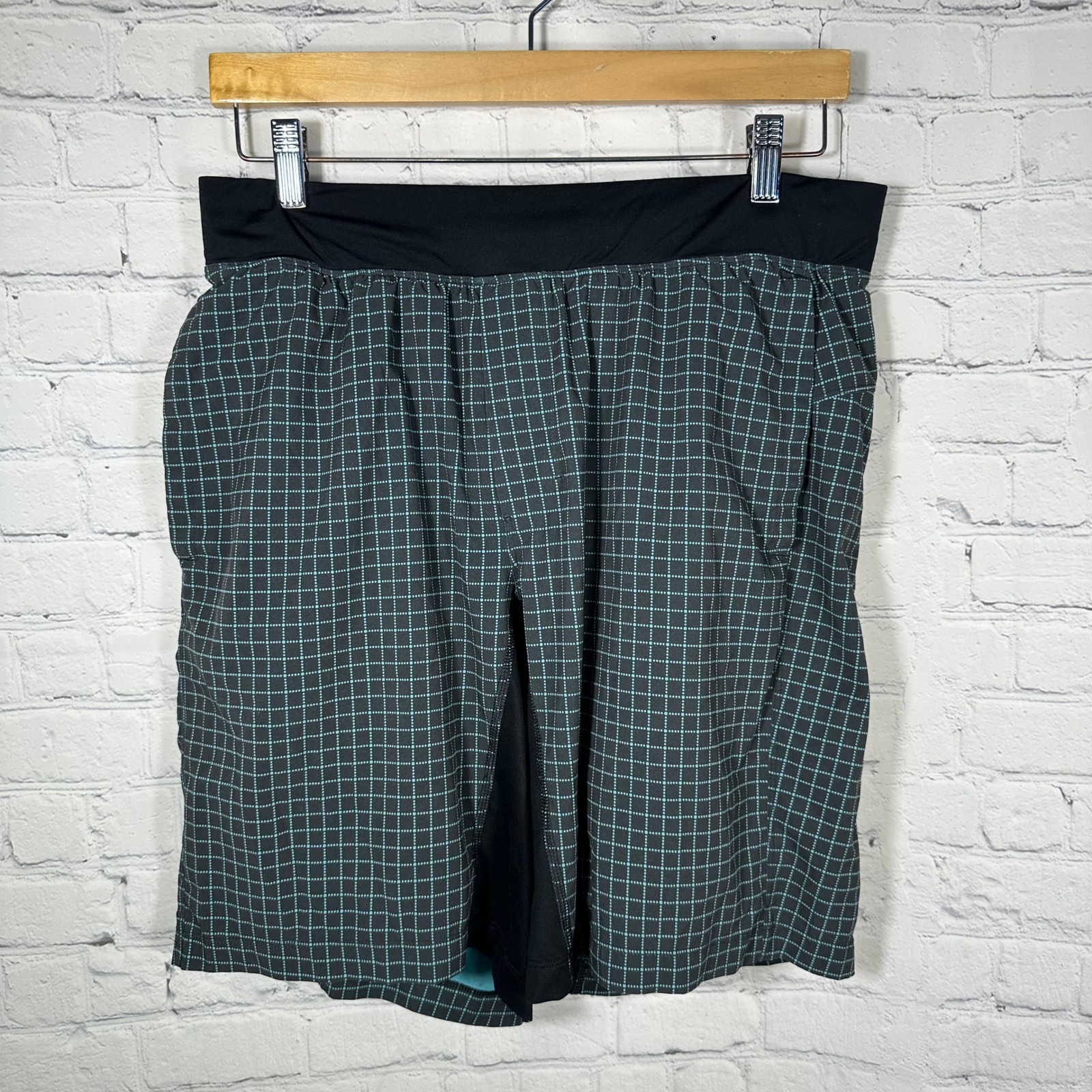 Lululemon Mens Grid Pattern Athletic Shorts With Liner Black Teal Size Large